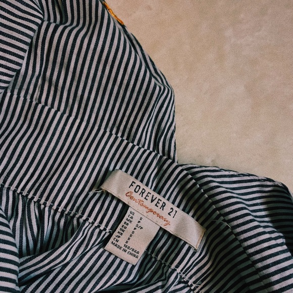 Deep V-neck blouse - Picture 5 of 5